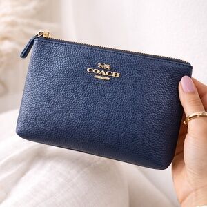 Coach Navy Leather Pouch Zip Clutch Gold Logo Minimalist Chic Travel wallet chic